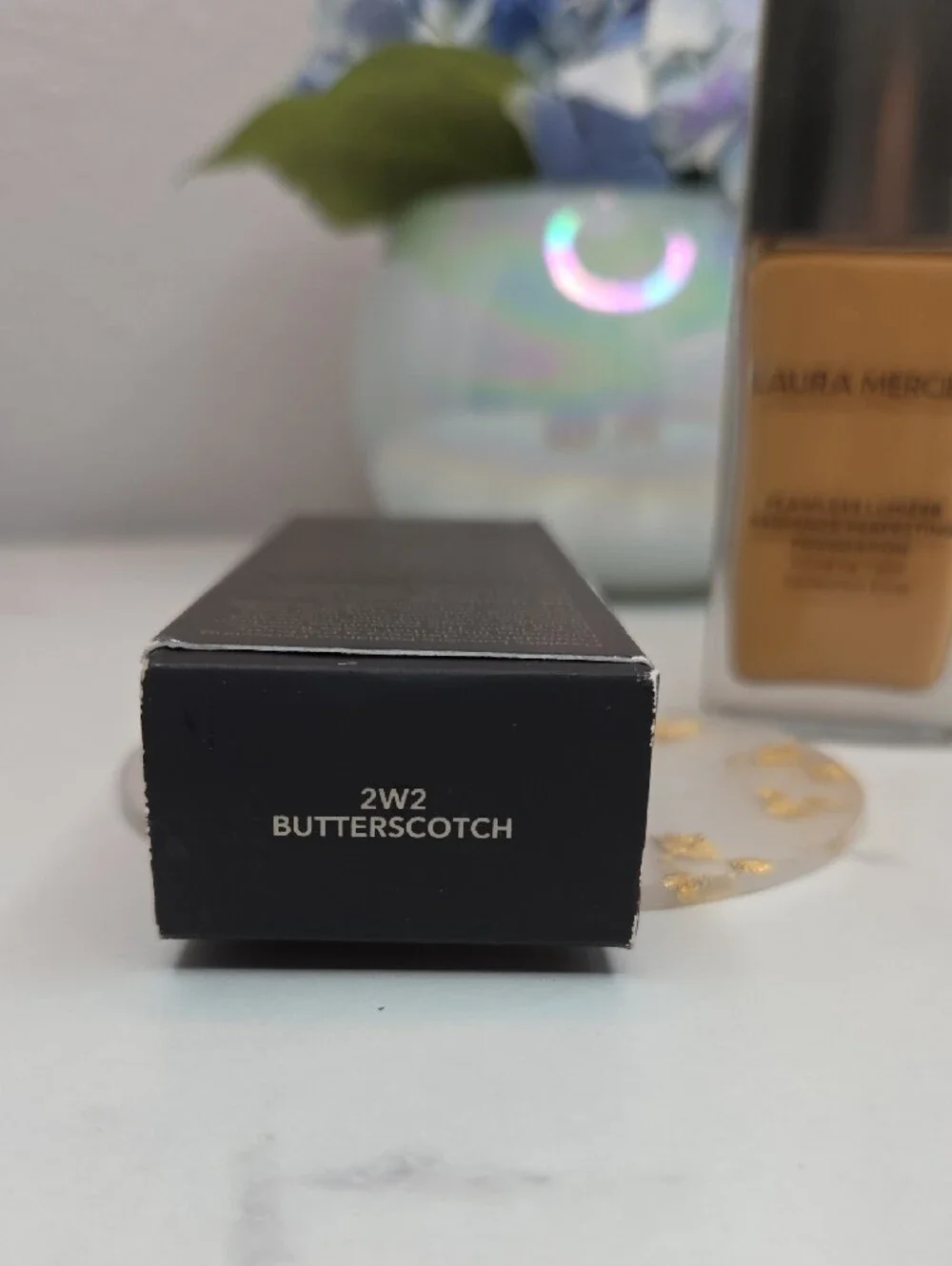 laura mercier Flawless Lumière Radiance-Perfecting Foundation - Warm Beige 2w2